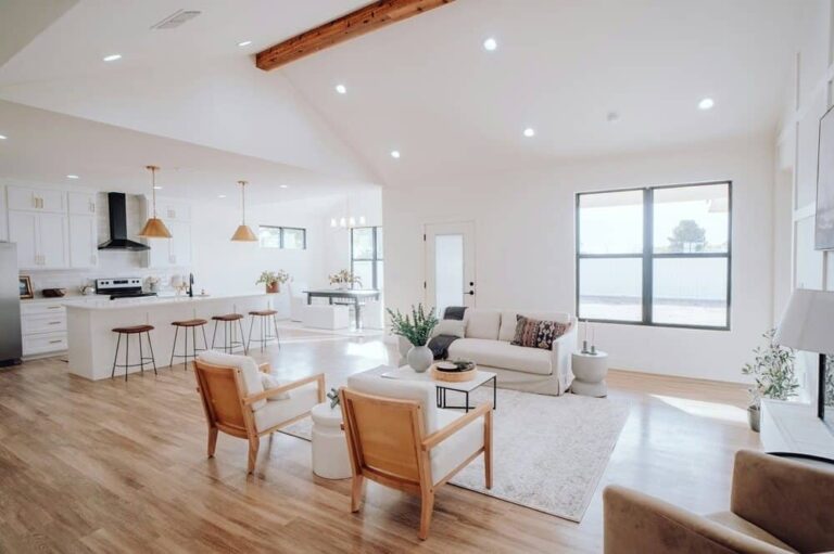 Espacio habitable de planta abierta con calefacción por suelo radiante invisible y sin radiadores.