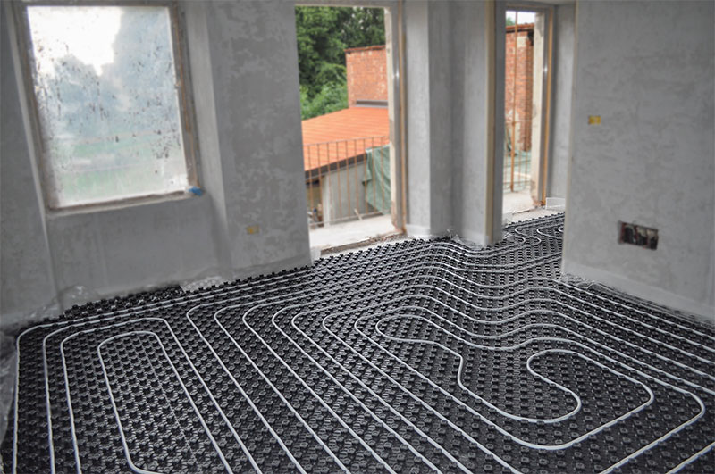 Estancia de una obra con la instalación de sistema por agua Warmup water underfloor heating installation