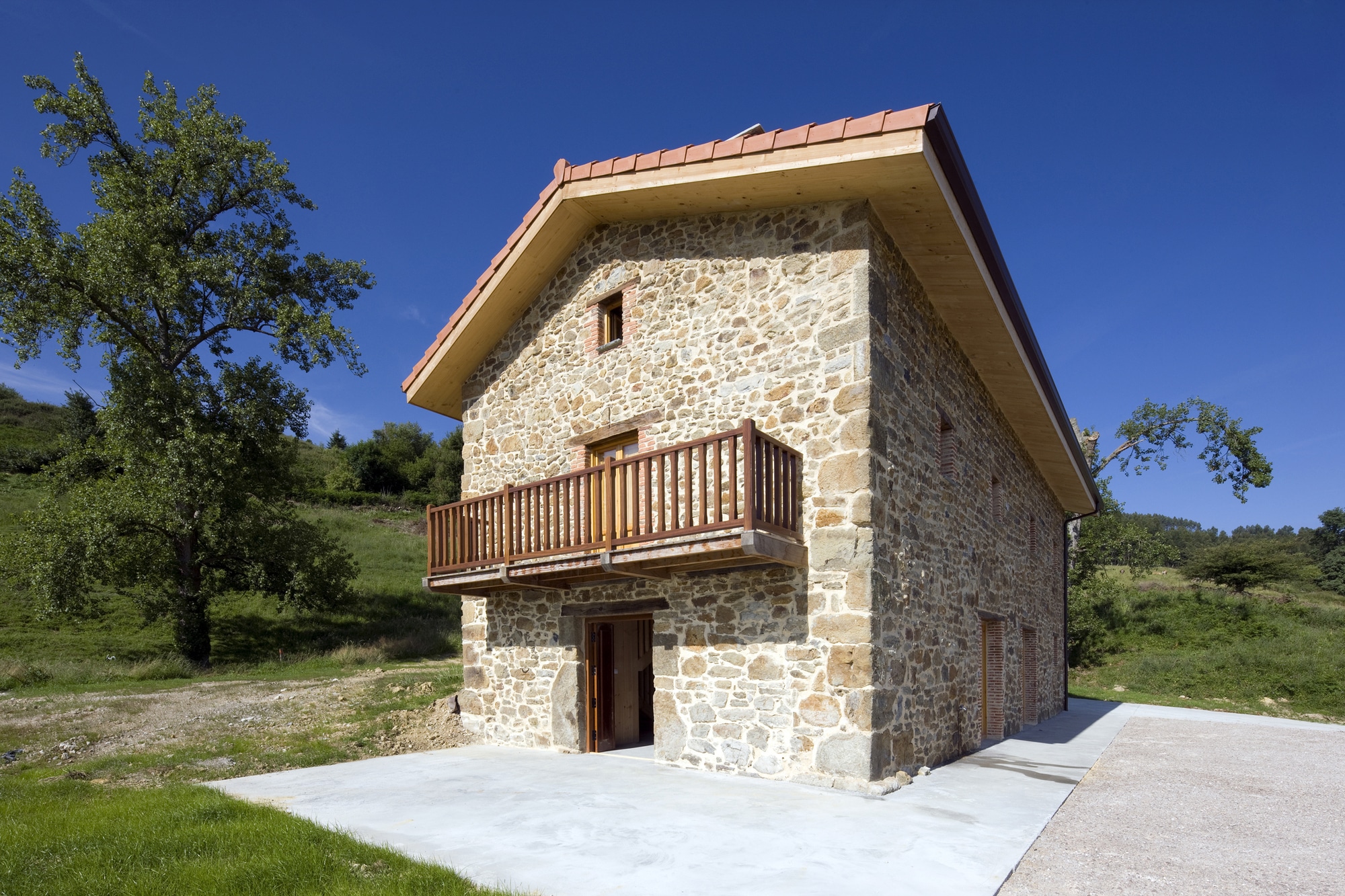 Тало дом. «Каменный дом» (исп. Casa de piedra). Сельский дом в Испании. Маленький каменный домик. Маленький домик из камня.