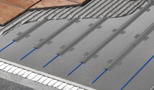 Sección de suelo con instalación del hilo radiante electrico DWS Warmup loose wire underfloor heating